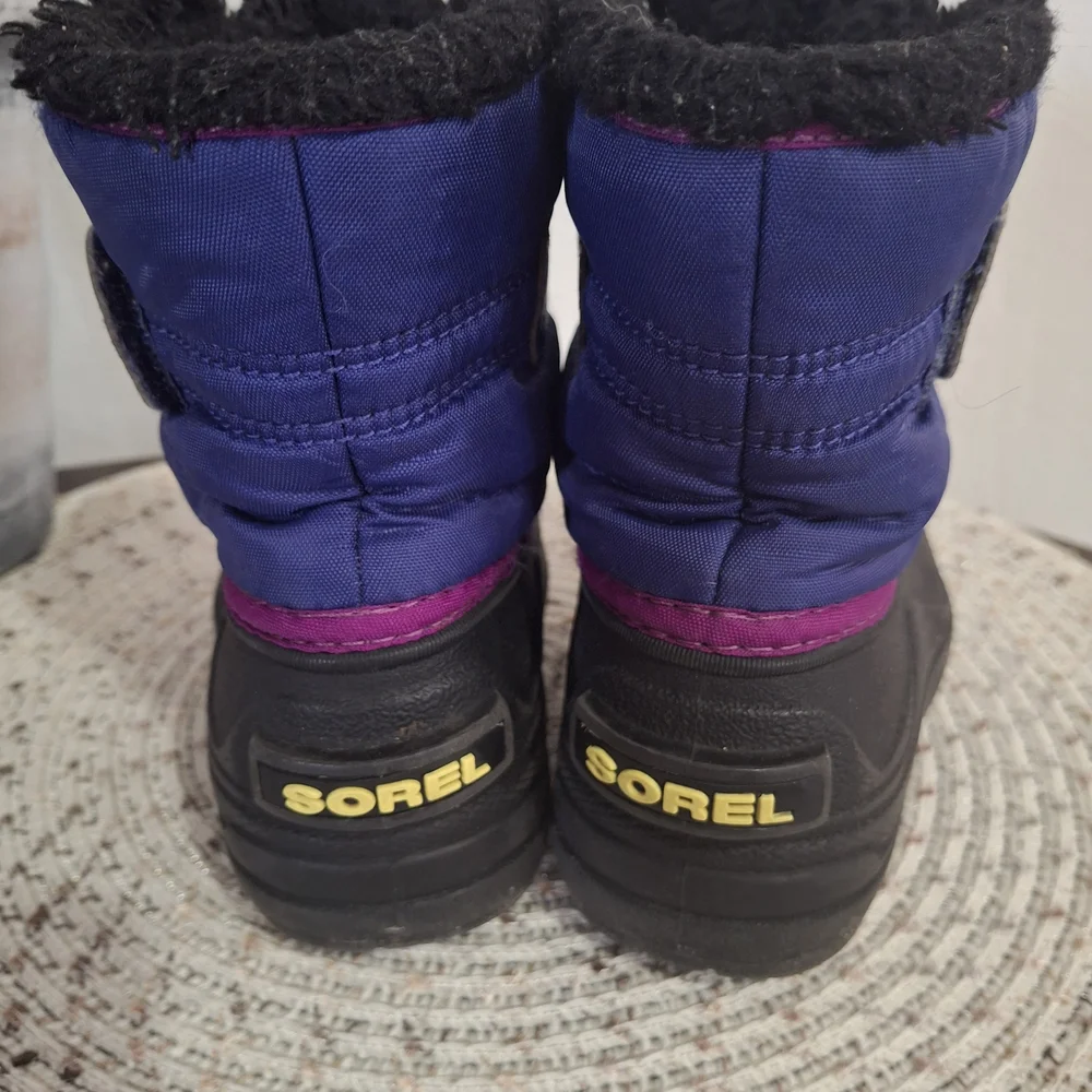 Sorel Kids Purple and Blue Snow Boot Size 7.
